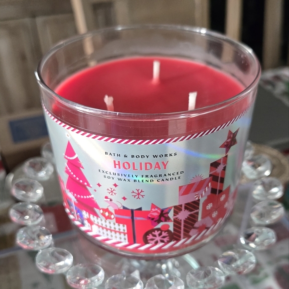 Bath & Body Works HOLIDAY Candle - Picture 4 of 9